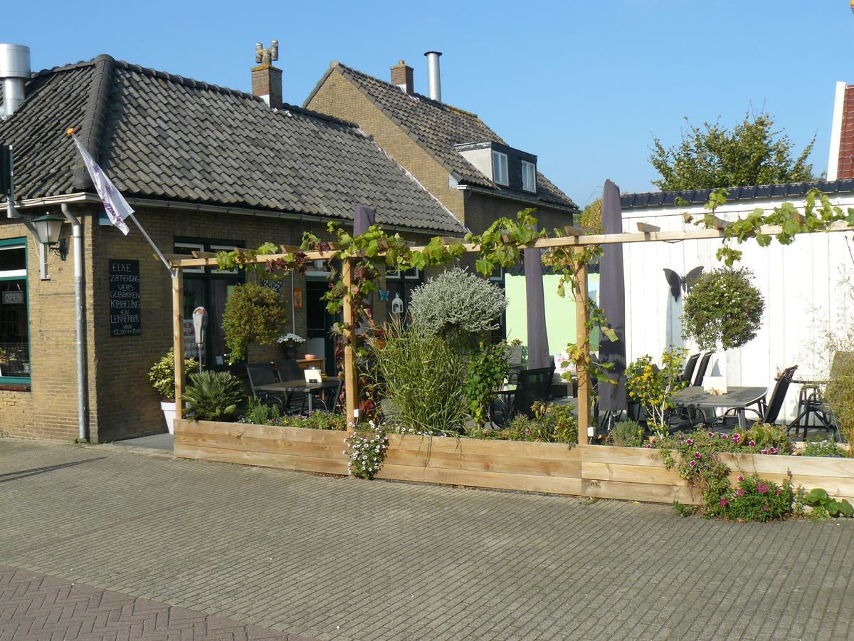 Eetcafe/Pension Nooitgedacht Strijen Exteriör bild